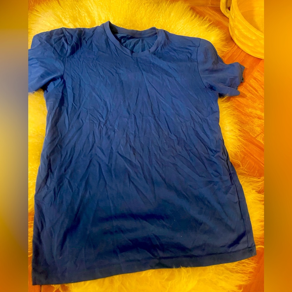 Uniqlo GC men’s Royal Blue plain t-shirt in Size Medium!!